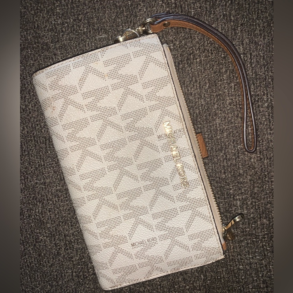MK Wristlet w/ Phone 📱 Holder